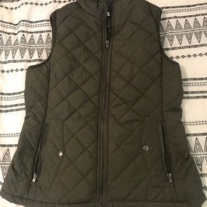 OLIVE GREEN PUFFER VEST